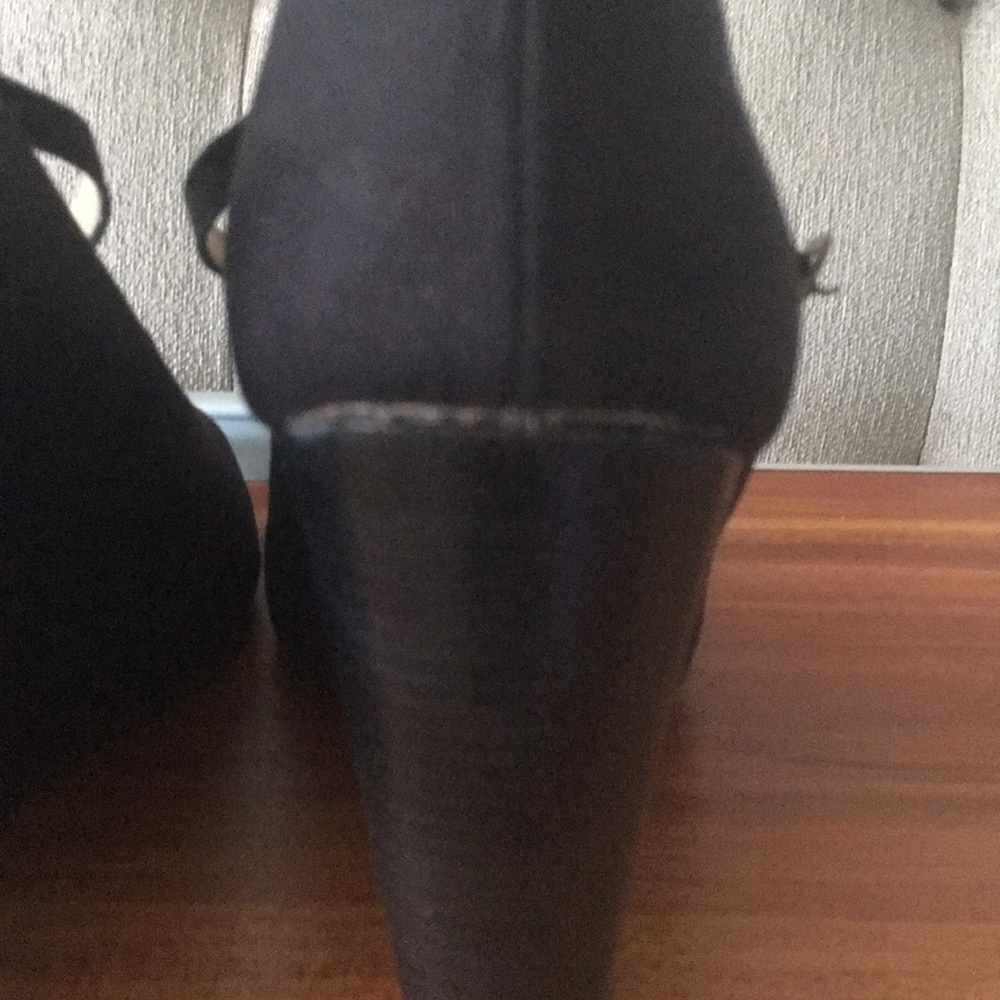 Shoes - Picture 4 of 6